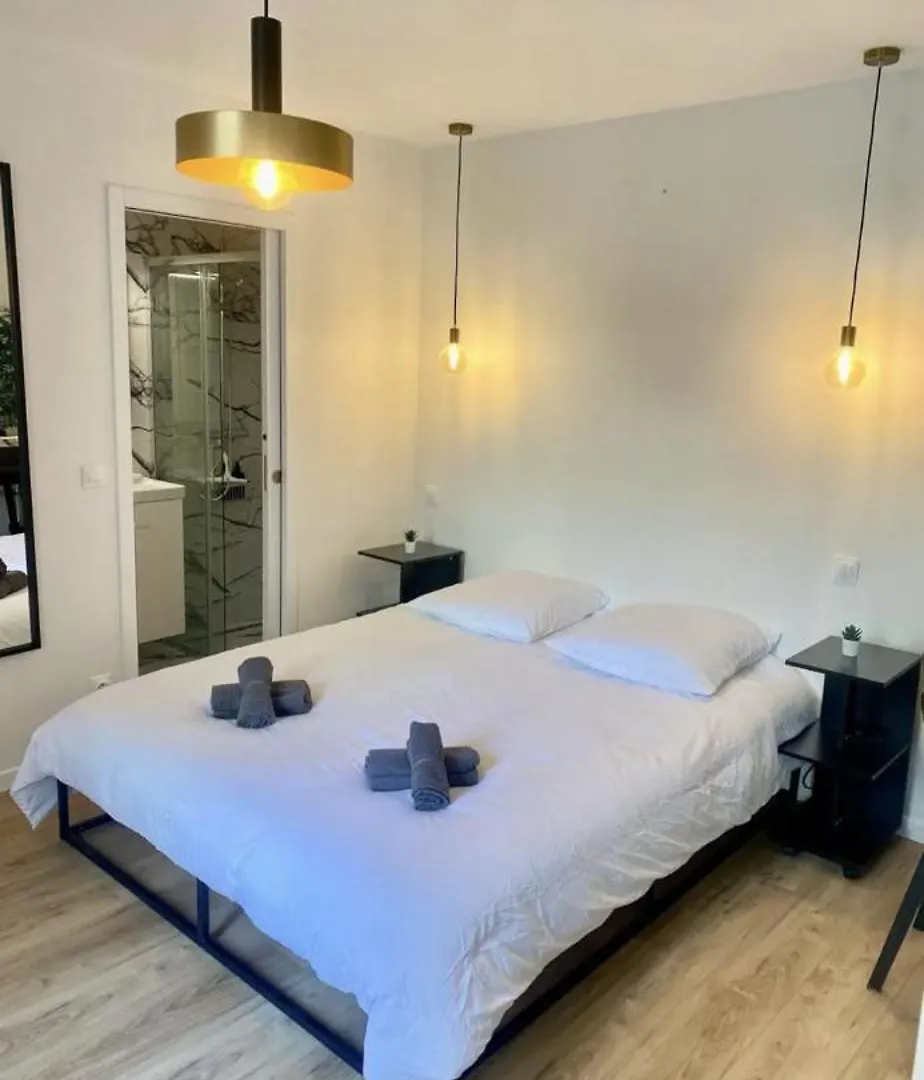 Suite Moderne Au Coeur Du 8E Paris
